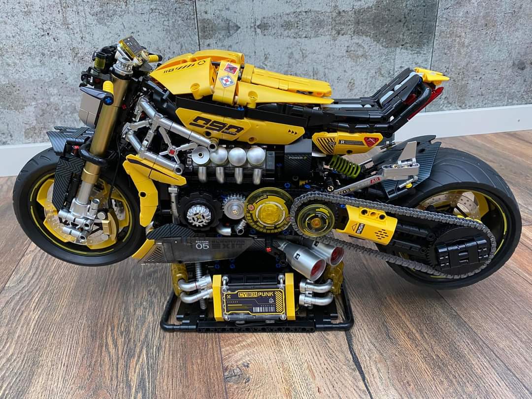 GULY Cyberpunk Big Devil 60519 RC | 2752PCS